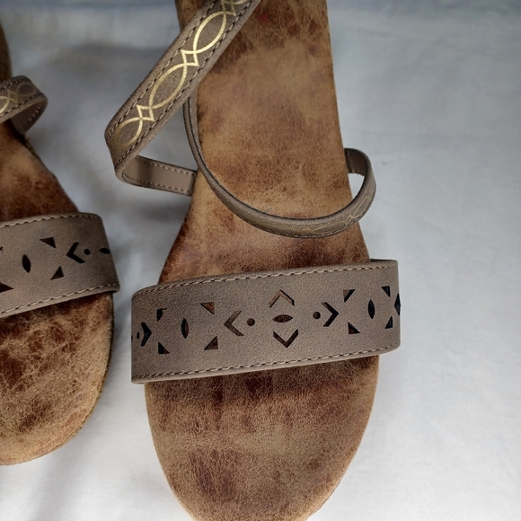 Jellypop Elegant Brown Strappy Sandals - Picture 5 of 14